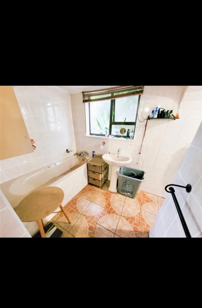 6 Bedroom Property for Sale in Gonubie Eastern Cape